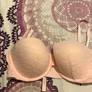 New with tags Victoria secret strapless Bra